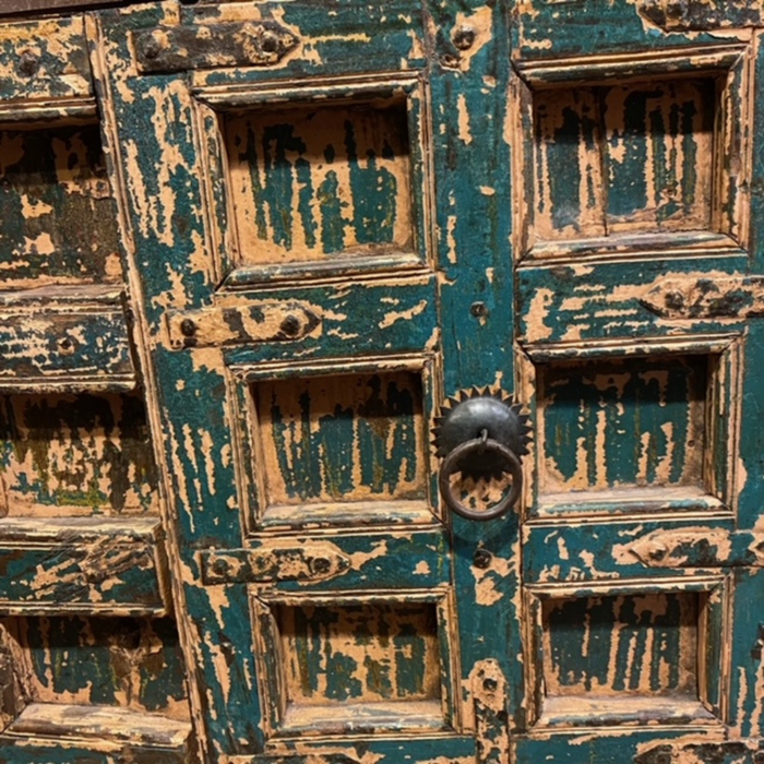 Indische Kommode mit alten Flügeltüren