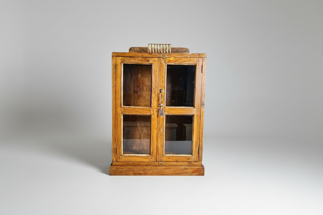 Vitrine aus indischen Teakholz