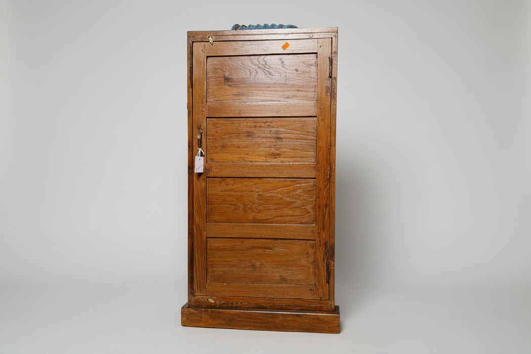 Alte Vitrine aus indischen Teakholz