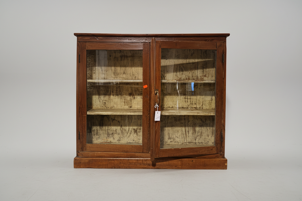 Vitrine aus indischen Teakholz