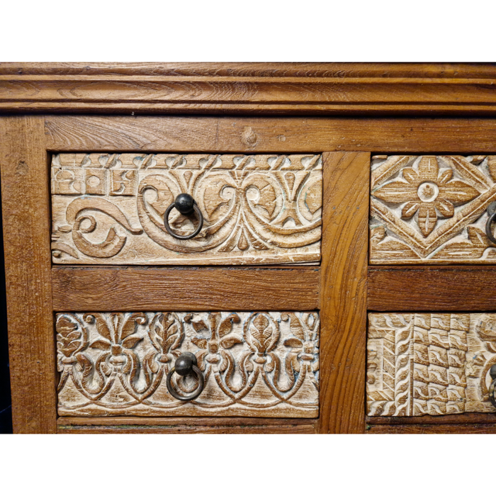 Indische Kommode mit Schnitzerein