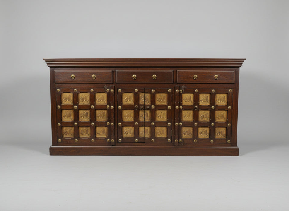 Kommode mit Messingverzierung