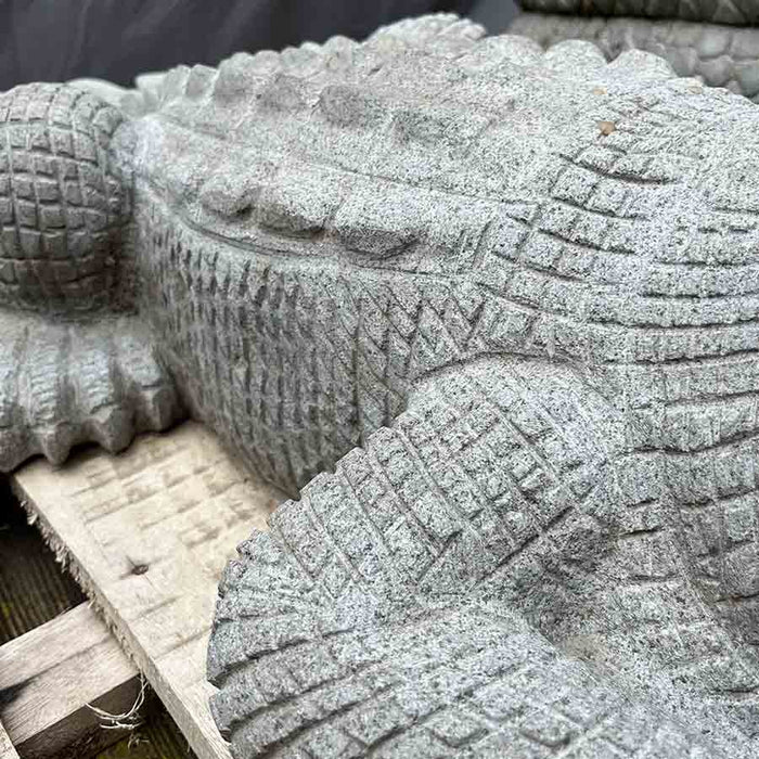 Krokodil Skulptur aus Flussstein