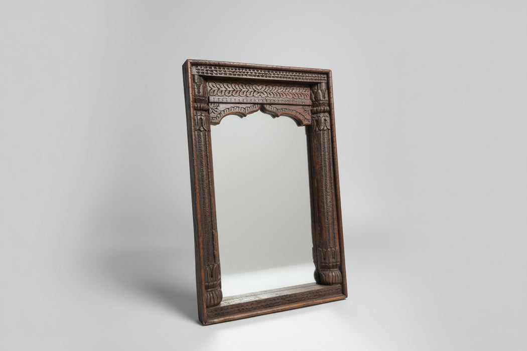 Spiegel mit Sehr alten Elementen