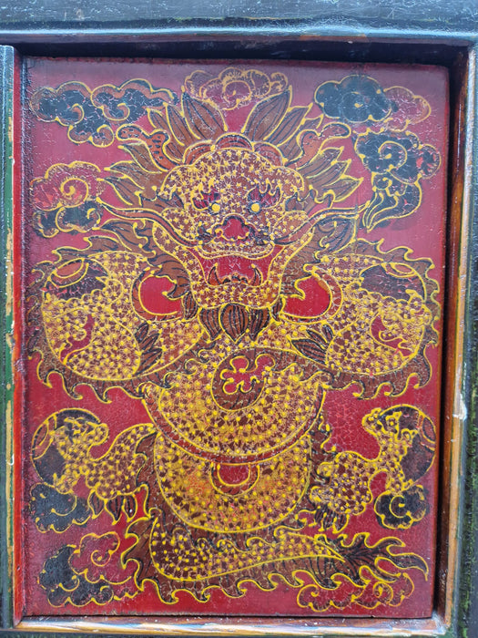 Kommode mit Tibetanischen Motiven