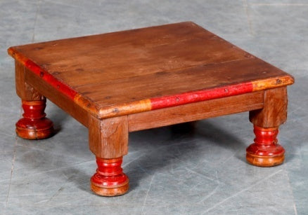 Chowki – niedriger Holztisch 47 × 47 cm