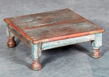 Chowki – niedriger Holztisch 48 × 48 cm