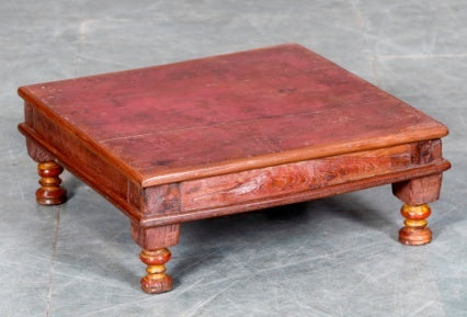 Chowki – niedriger Holztisch 53 × 53 cm