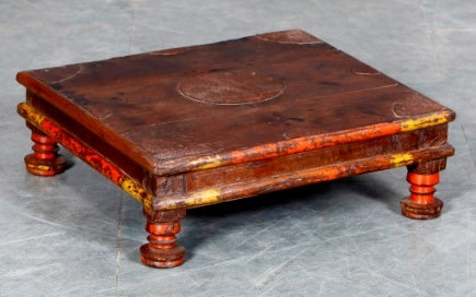 Chowki – niedriger Holztisch 53 × 53 cm
