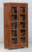 Hohe Vitrine mit Sprossentüren