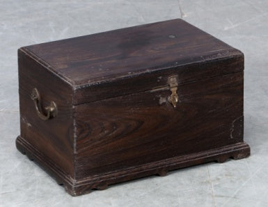 Kleine Holztruhe dunkel
