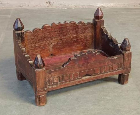 Kleiner Hausaltar aus Holz – Nr. 4 – braun/rot