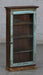 Schmale Vitrine mit Glastür