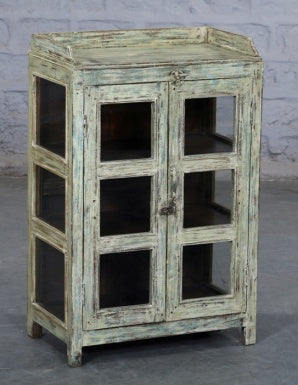 Vitrine mit Sprossentüren, hellgrün